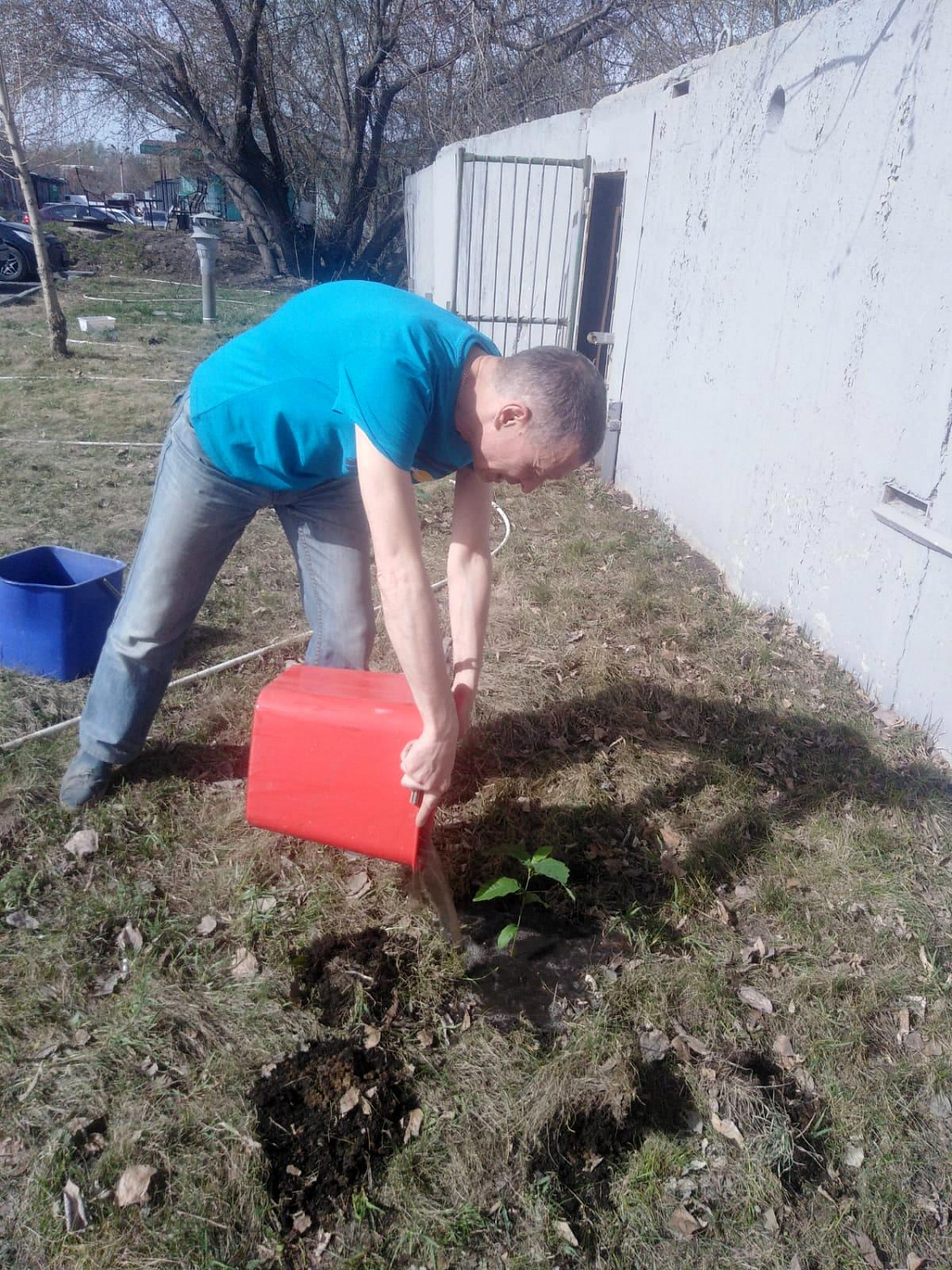 Провели субботник на заводе